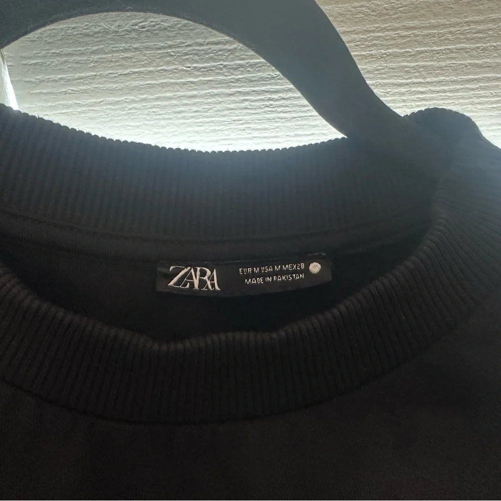 Zara Black Short-Sleeve Crewneck Sweatshirt - Picture 2 of 3